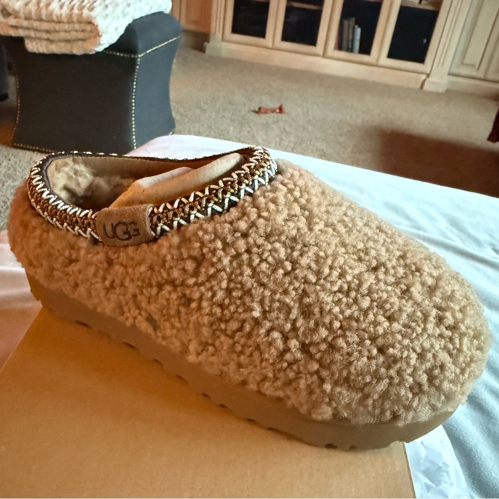 UGG Tasman Maxi Curly Shearling Slipper New in Box - Picture 8 of 10